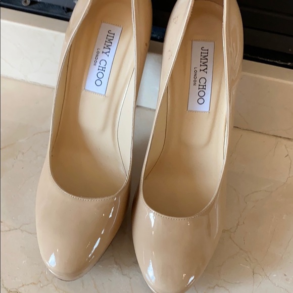 Stylish shoes to dress up or dress down! - Picture 5 of 7